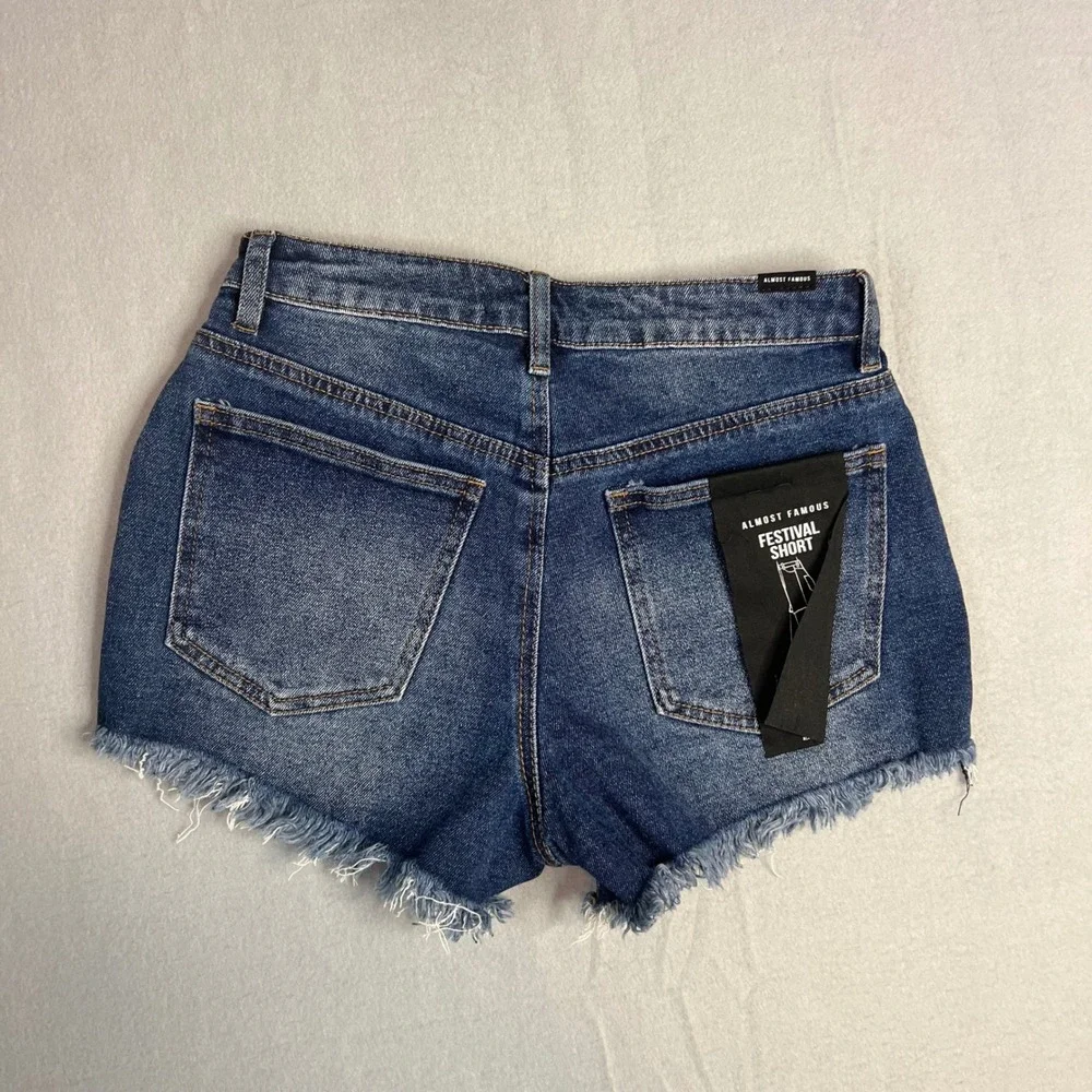 Almost Famous Festival Short  Size 5 Denim Jean High Rise Raw Hem Frayed‎ NWT